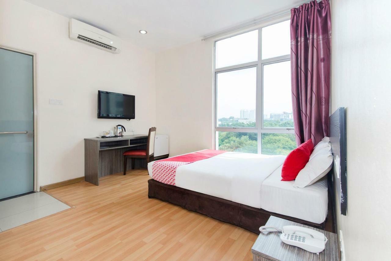 Super Oyo 331 I Boutique Hotel Petaling Jaya Esterno foto
