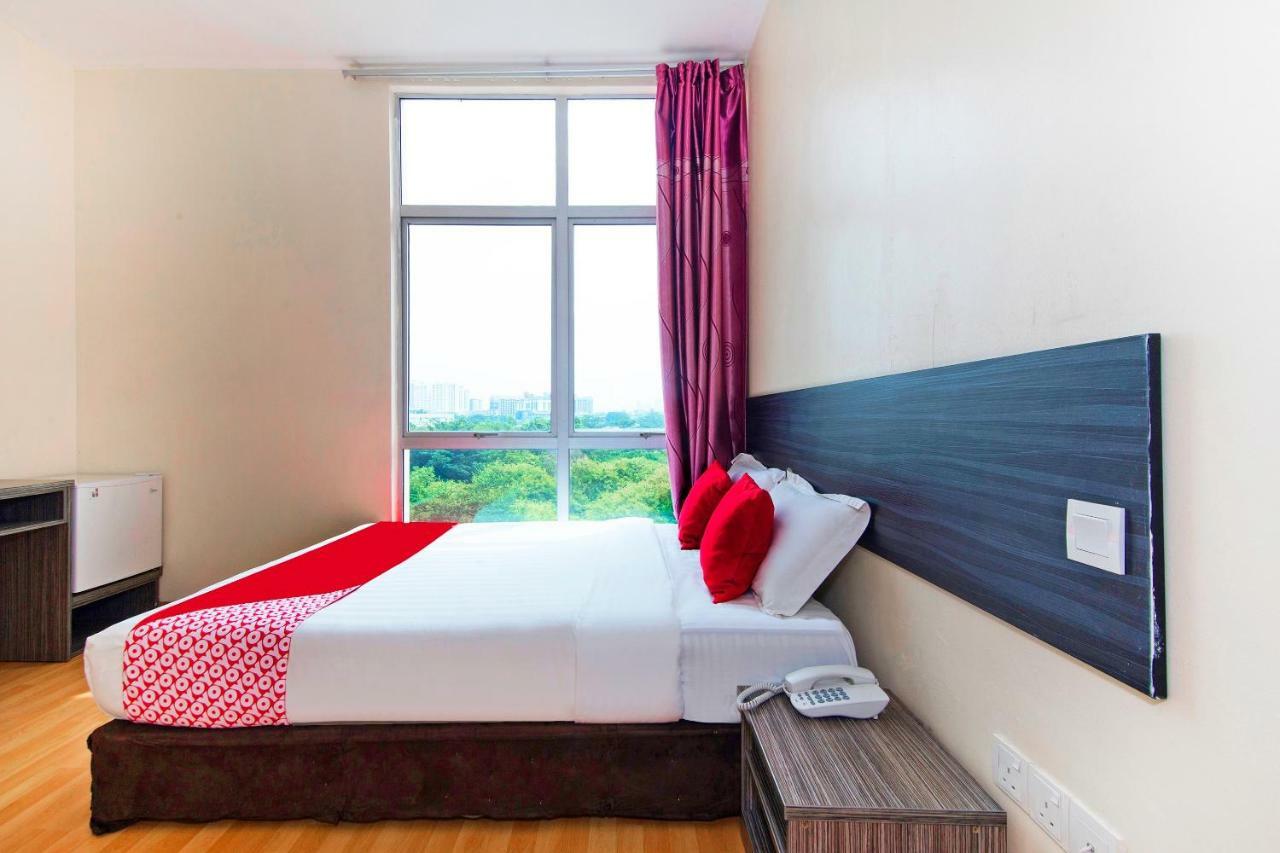 Super Oyo 331 I Boutique Hotel Petaling Jaya Esterno foto