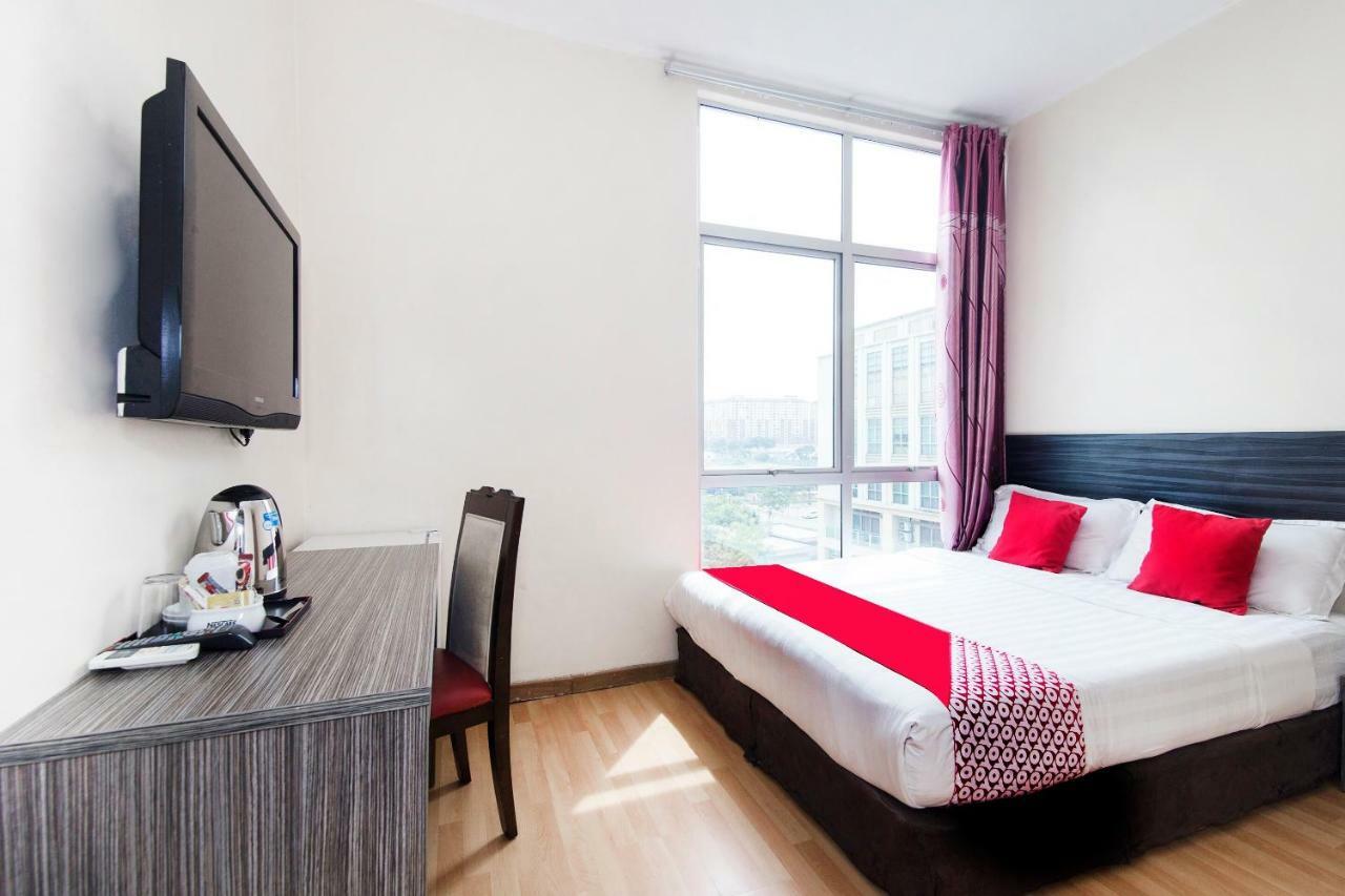 Super Oyo 331 I Boutique Hotel Petaling Jaya Esterno foto