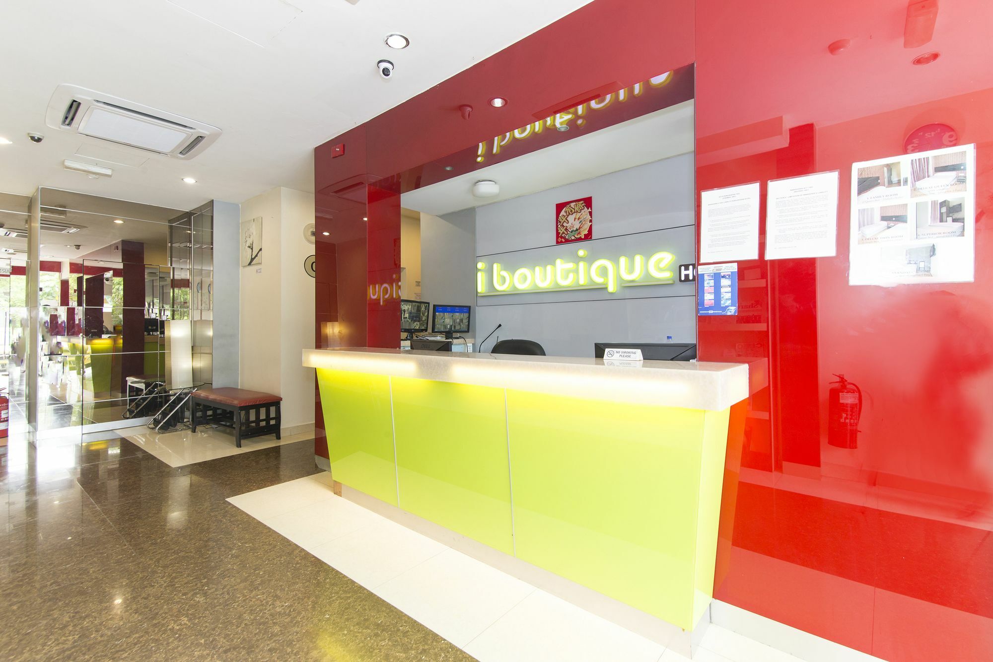 Super Oyo 331 I Boutique Hotel Petaling Jaya Esterno foto